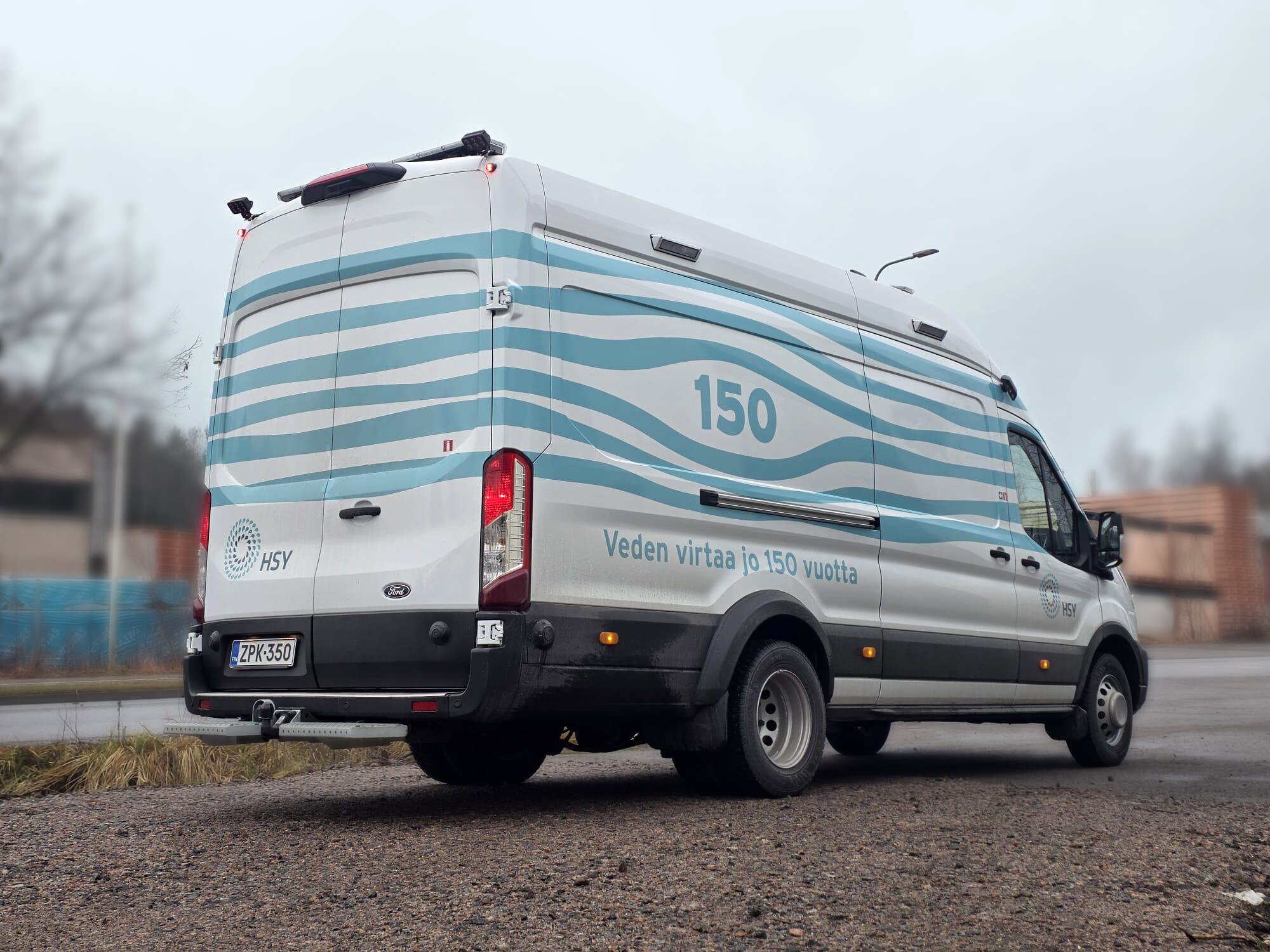 HSY:n pakettiauto juhlavuoden ilmeell&auml;